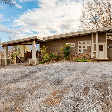 Chestnut By Avantstay Mountain Cabin W Treetop Views Hot Tub Game Room
